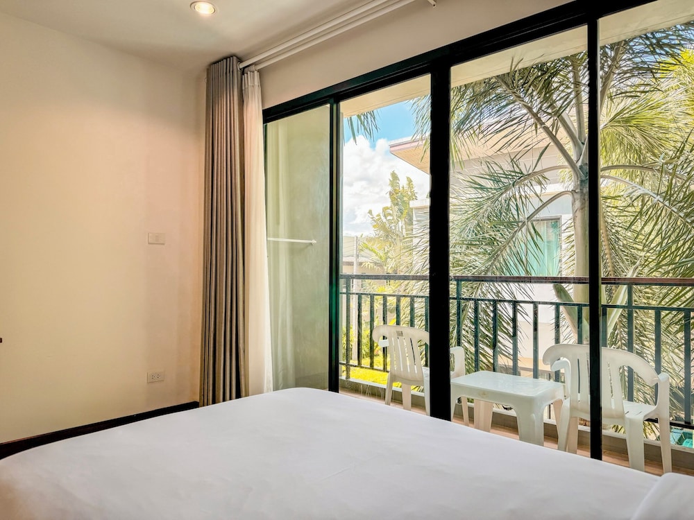 Deluxe Room, Pool View - Photo 4