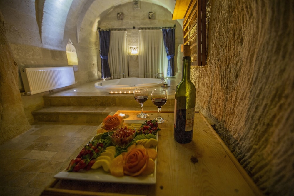 Honeymoon Suite (Cave) photo 3
