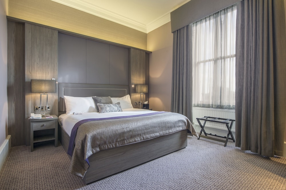 Premium Room, 1 King Bed - Photo 1