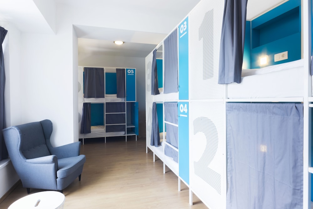 Shared Dormitory, Mixed Dorm, Shared Bathroom thumbnail 6