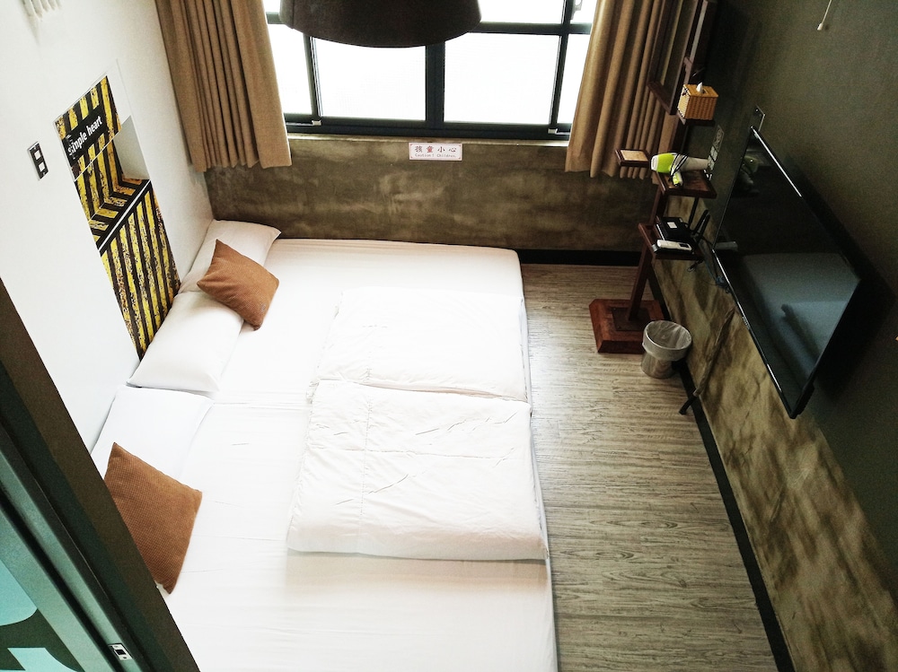 Standard Quadruple Room, Non Smoking (301) photo 3