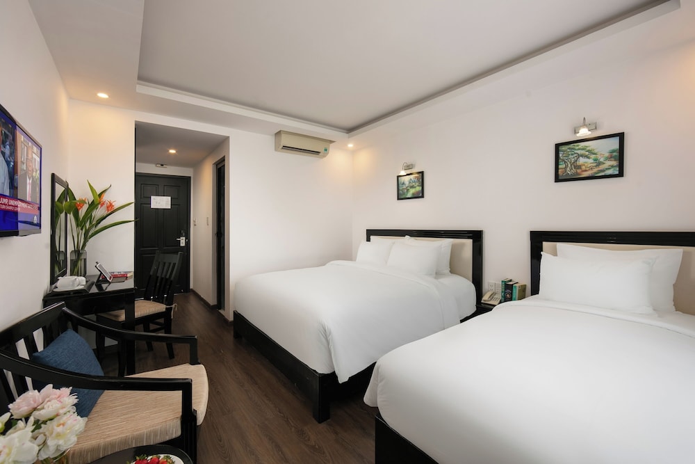 Deluxe Triple Room, 1 Bedroom, City View