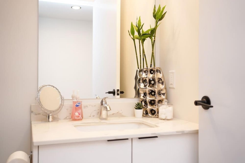 Ocean Bay New Luxury Condo Slps-5 w Prk Coffee AC, Kuva 26