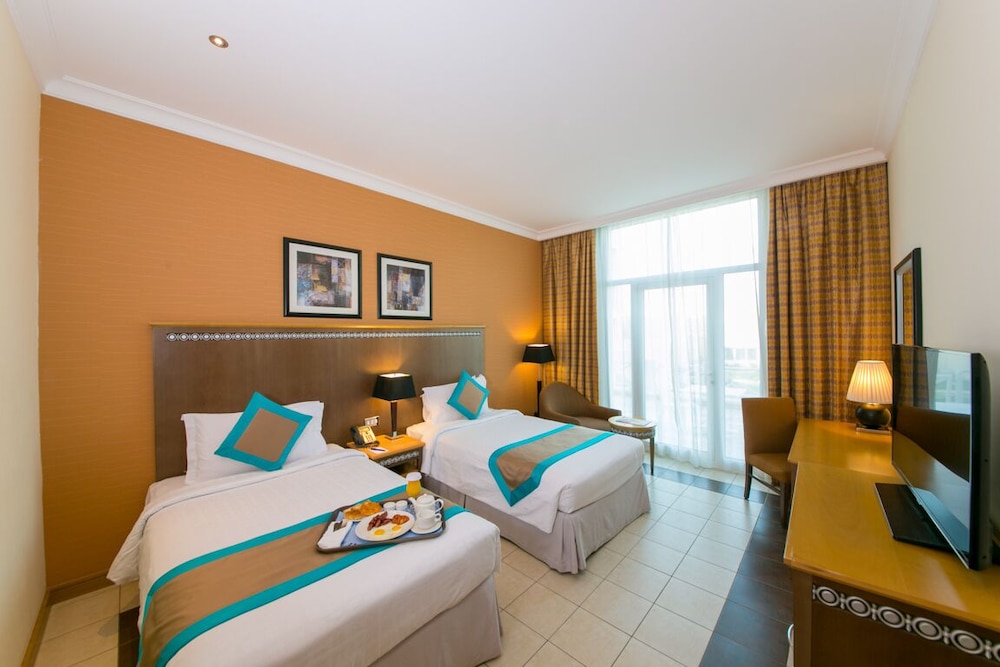 Standard Room, 1 King Bed, Pool View - Photo 2