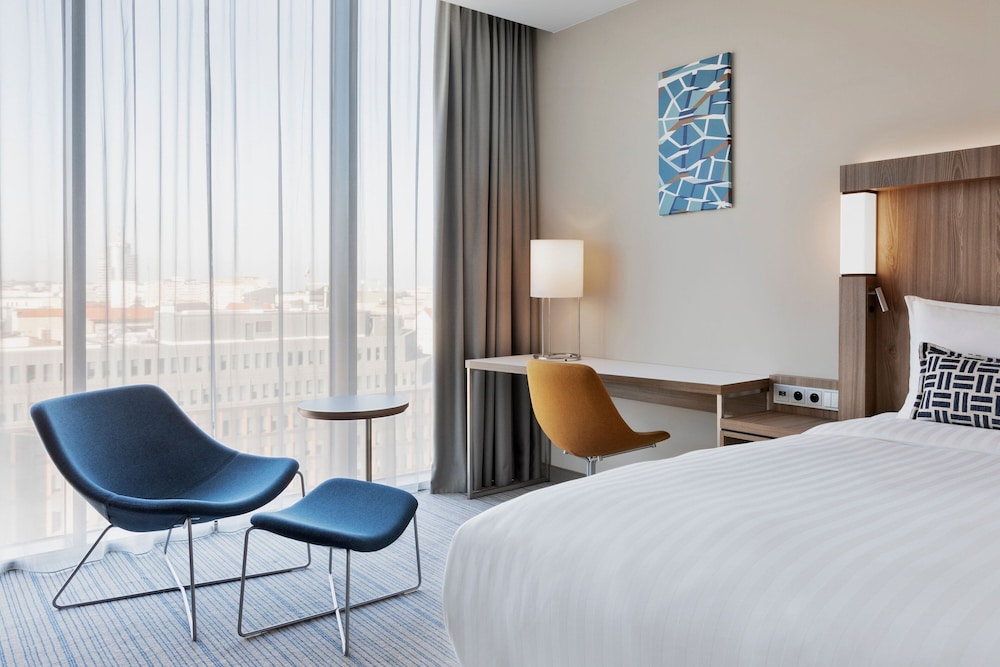 Standard Room, 1 King Bed, City View - Photo 3