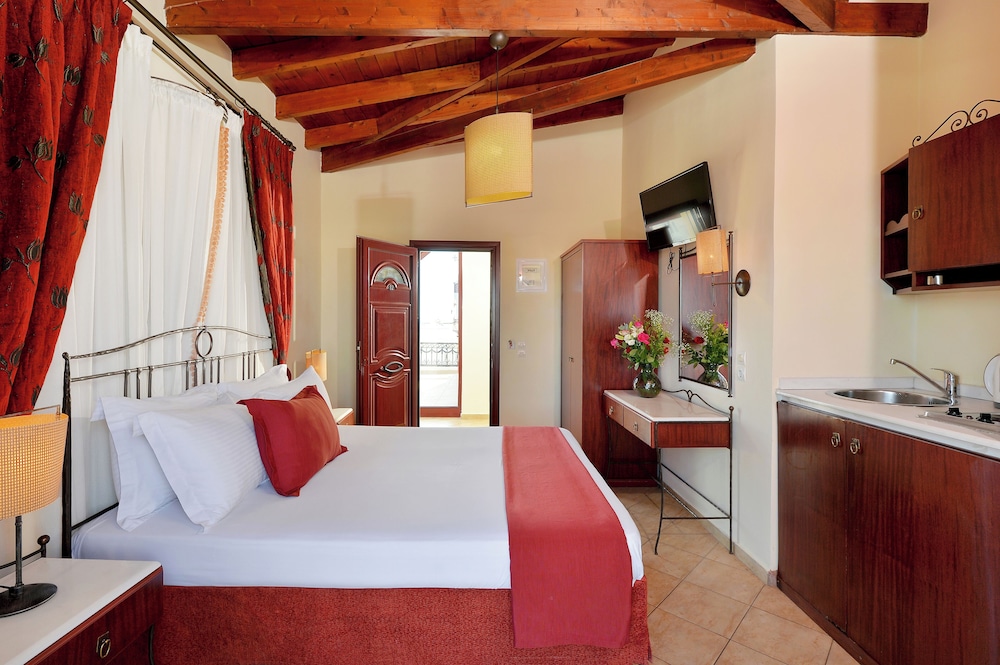 Standard Room, Partial Sea View photo 3