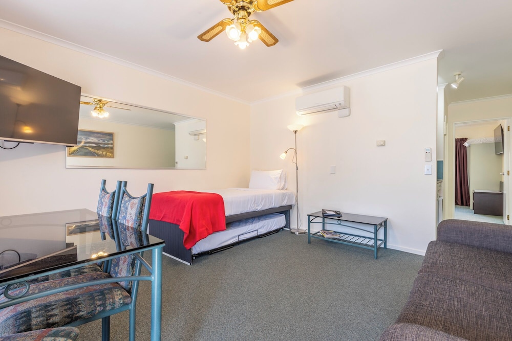 One Bedroom with Spa Bath photo 3
