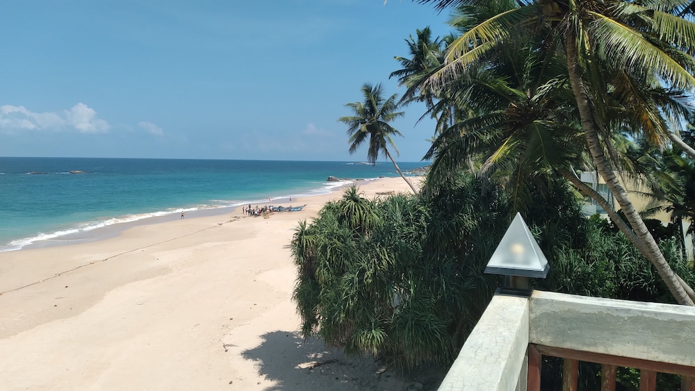 Deluxe Double Room, 1 Queen Bed, Beach View photo 2