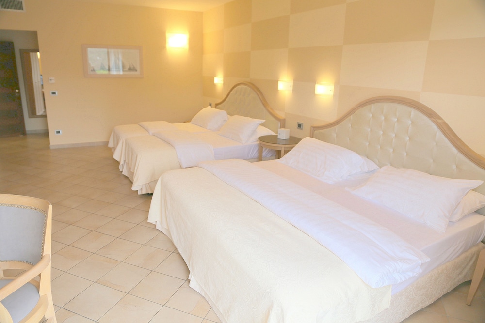 Family Quadruple Room - Photo 3