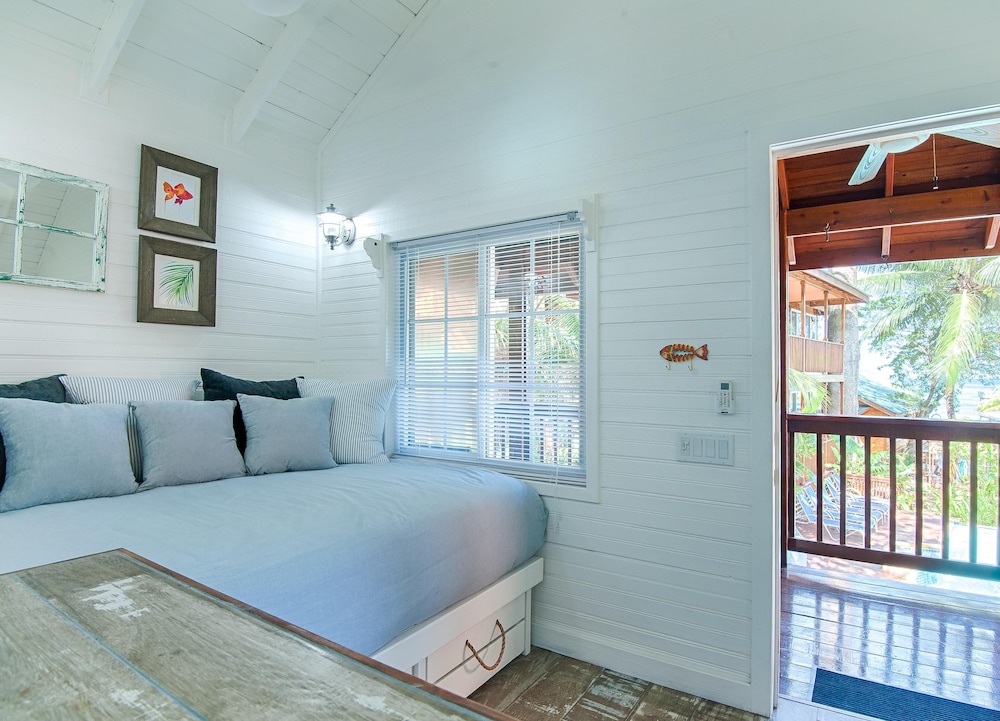 Premium Studio, 1 King Bed with Sofa bed, Kitchen, Pool View