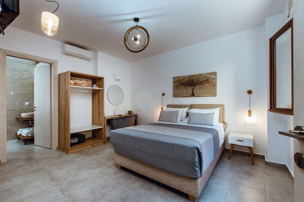 Double Room (Ground Floor)
