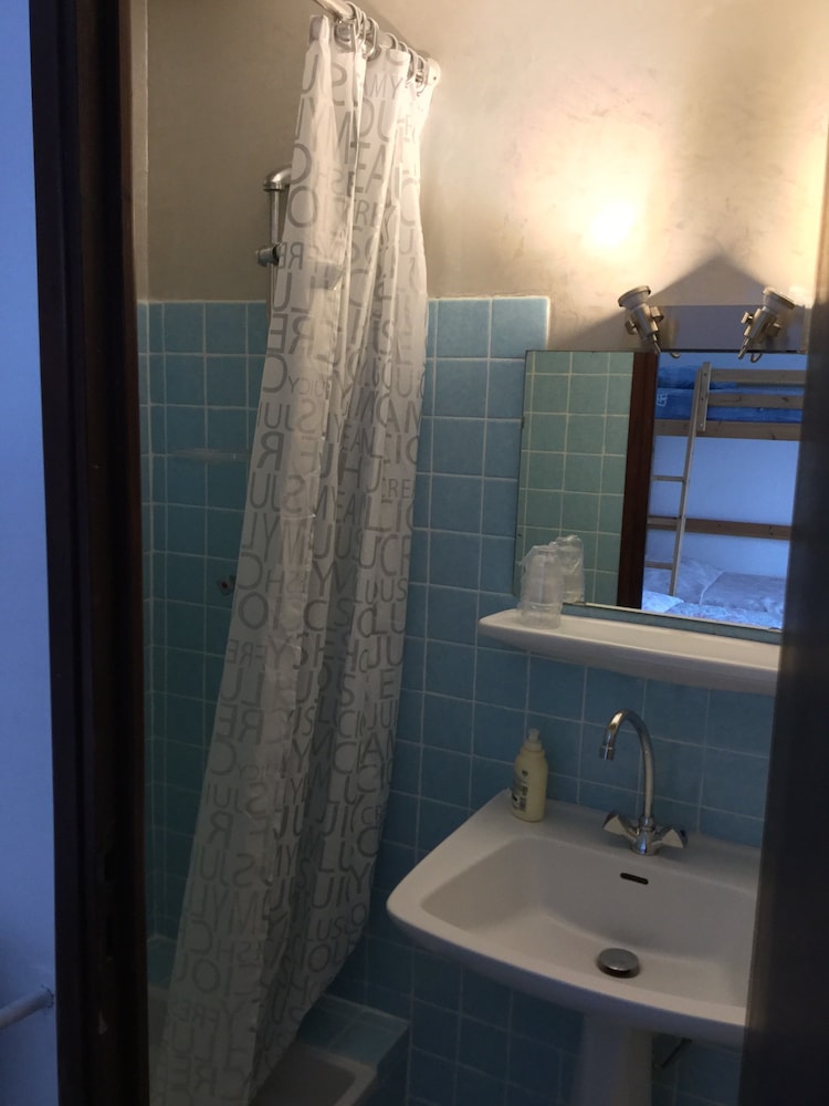 Double or Twin Room - Photo 3