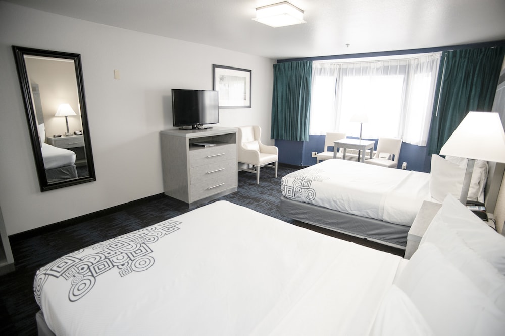 Standard Room, 2 Queen Beds, Ocean View photo 2