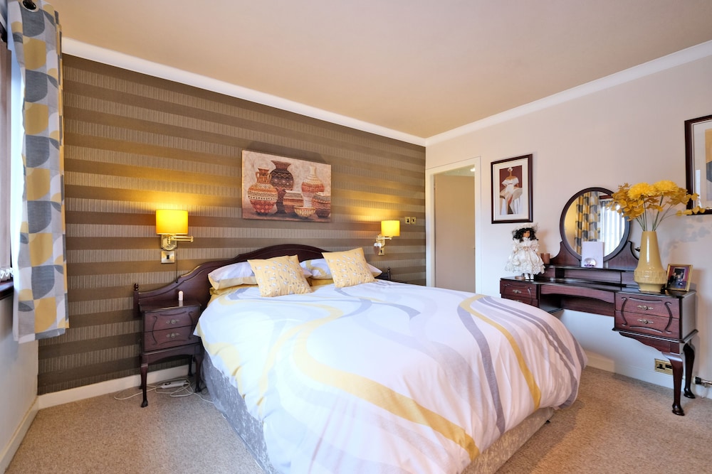 Standard Room, 1 King Bed, Private Bathroom photo 1
