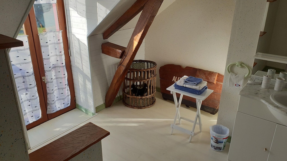 Family Room (Au Champ Fleuri) - Photo 4