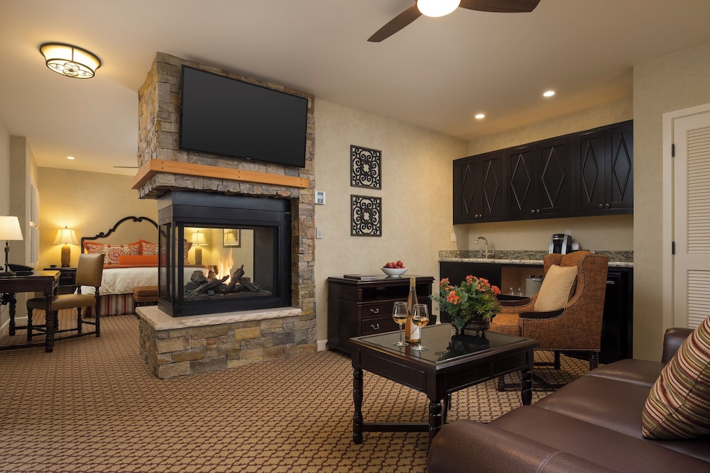 Junior Suite, 1 King Bed with Sofa bed, Fireplace