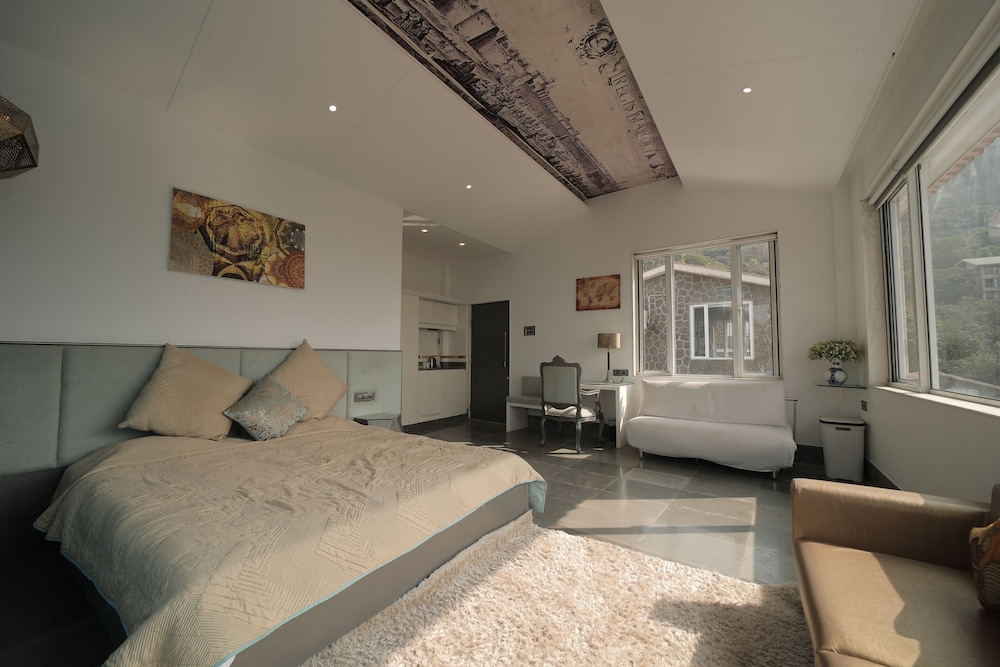 Ultra Luxury Suite with Mountain and Valley View - Photo 8