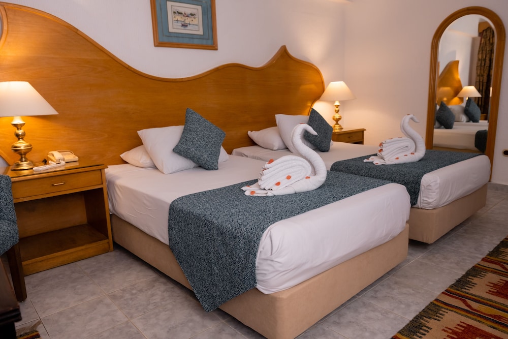 Standard Double Room, 2 Twin Beds, Pool View