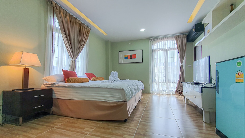 Deluxe Double Room - Photo 9