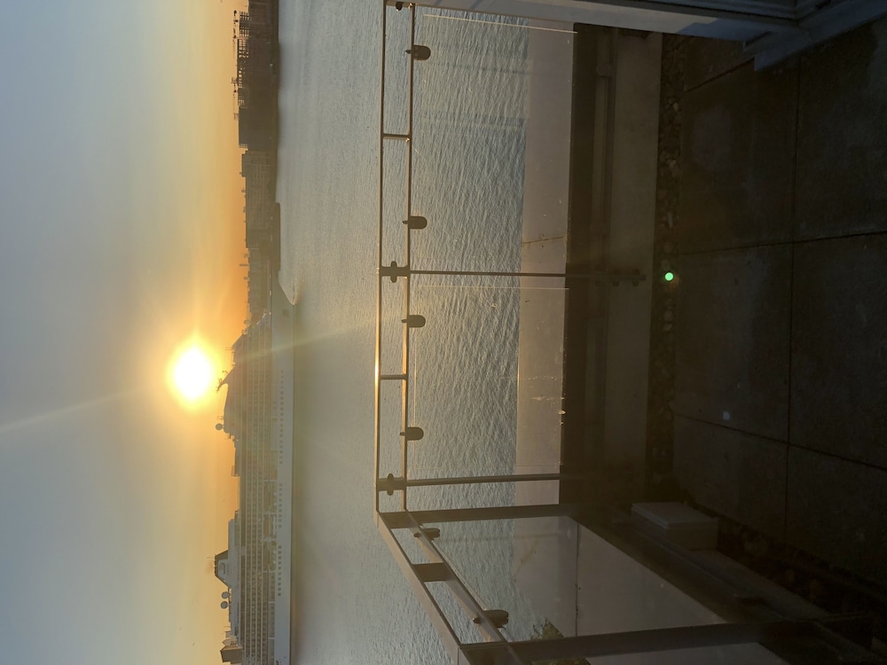 The Penthouse, 写真 11