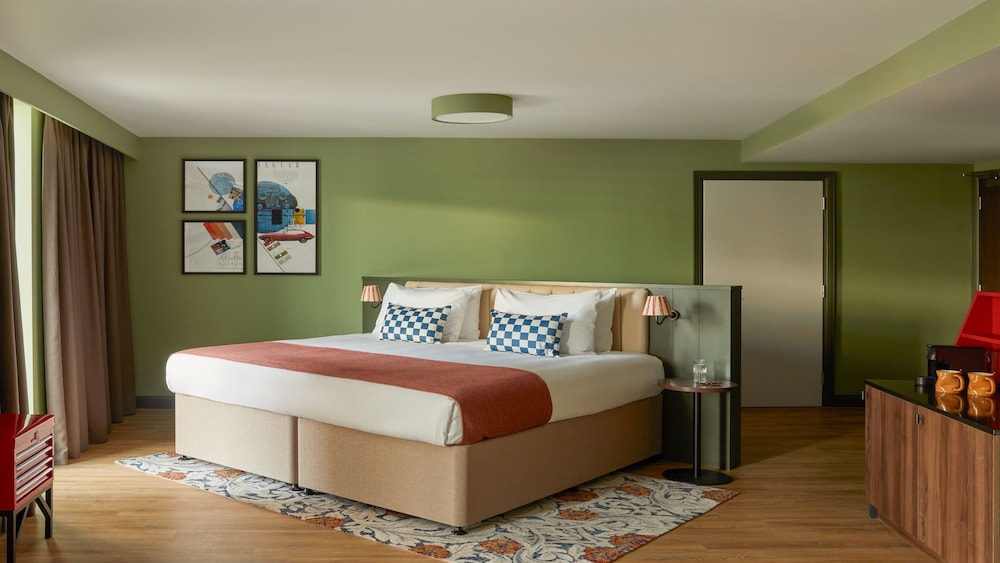 Suite, 1 King Bed (Super King) - Photo 2