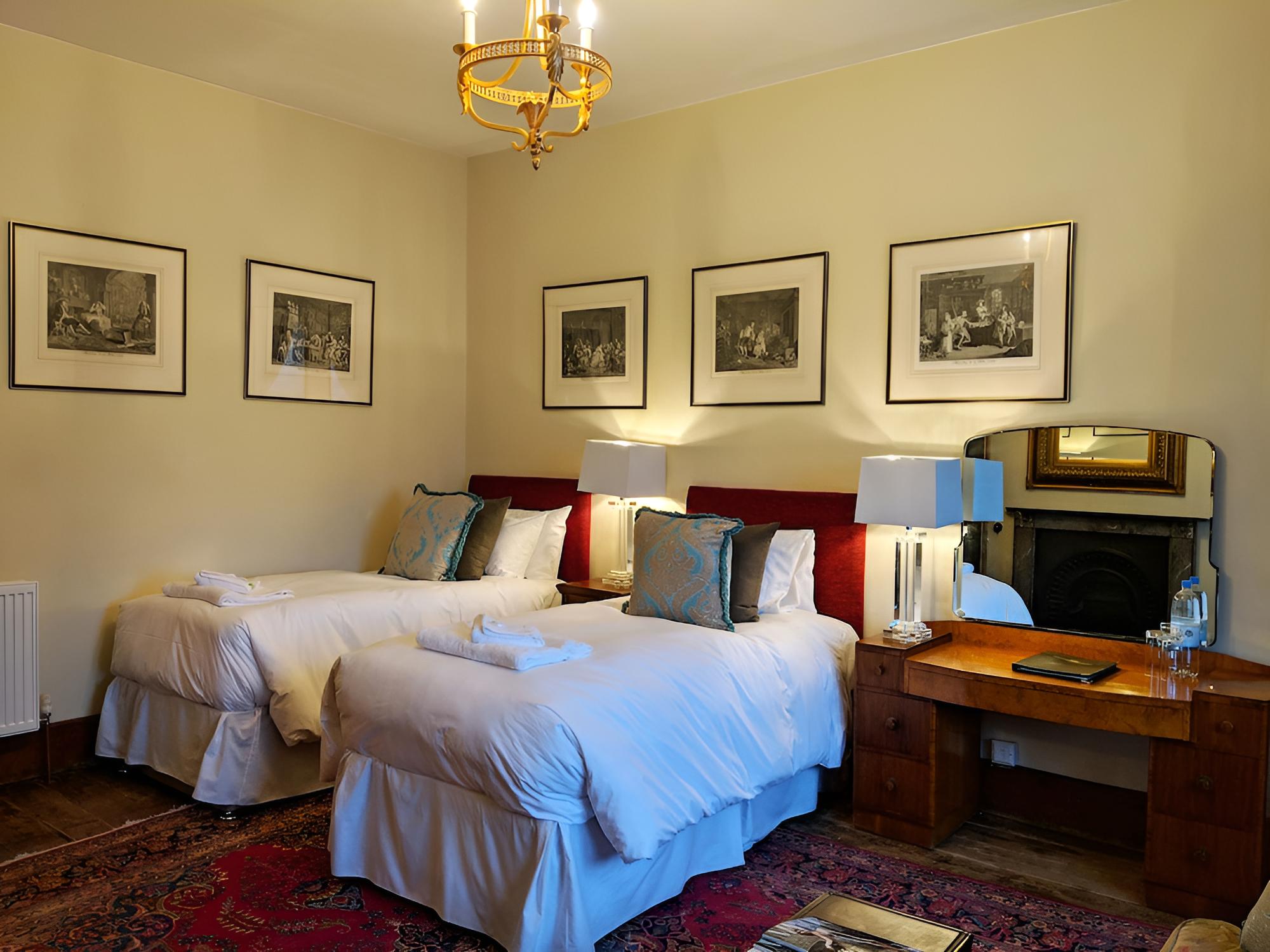 Suite, 2 Bedrooms, Ensuite (Den & Hide Out Suite)