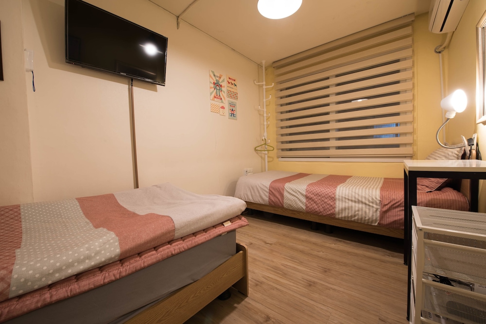 Twin Room, External Private Bathroom [Must notify check-in time to Hotel]