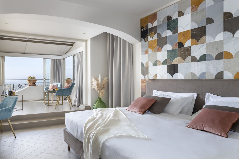 Exclusive Suite, Bathtub, Sea View (Sea and Etna view) - Photo 4