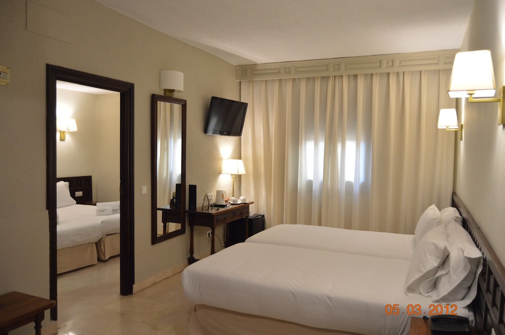 Room (Familiar) - Photo 1