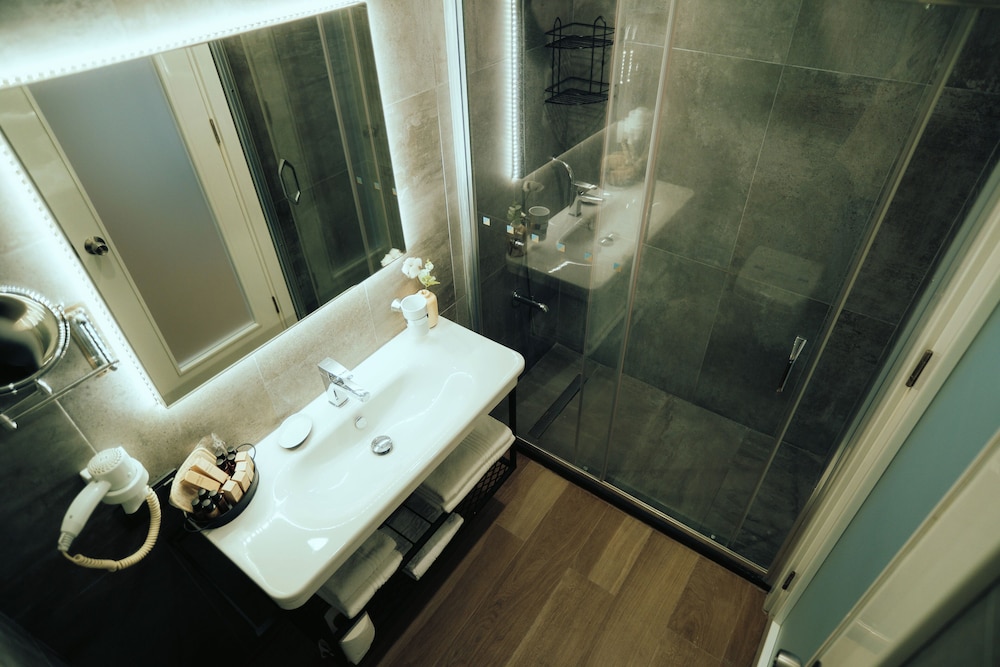 Standard Double Room - Photo 4