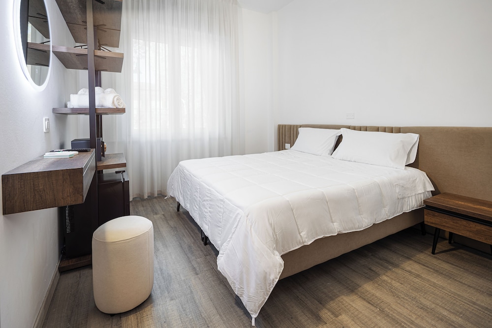 Deluxe Double or Twin Room, 1 Bedroom, Private Bathroom, Garden View
