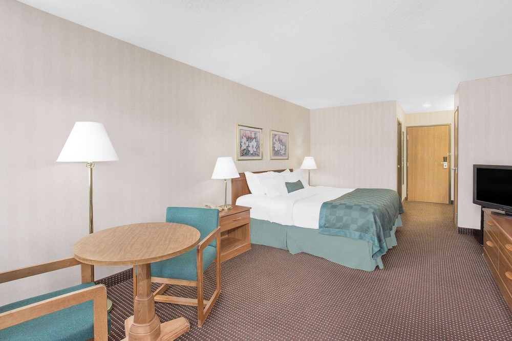 Premium Room, 1 King Bed, Accessible, Lake View photo 2