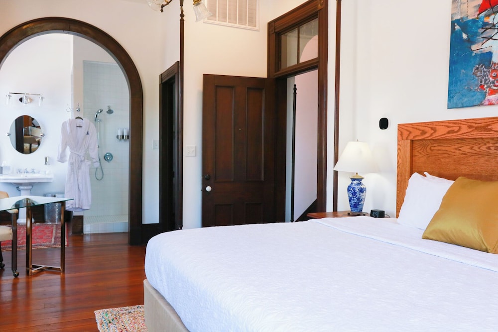 Columbian Heights King Room photo 2