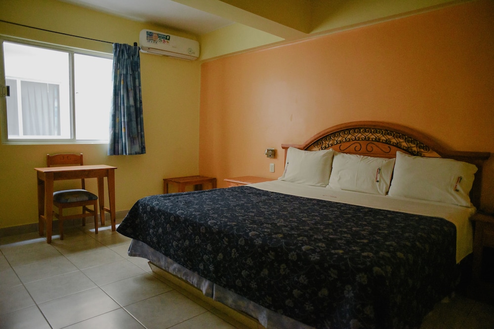 Standard Room, 1 Queen Bed photo 1