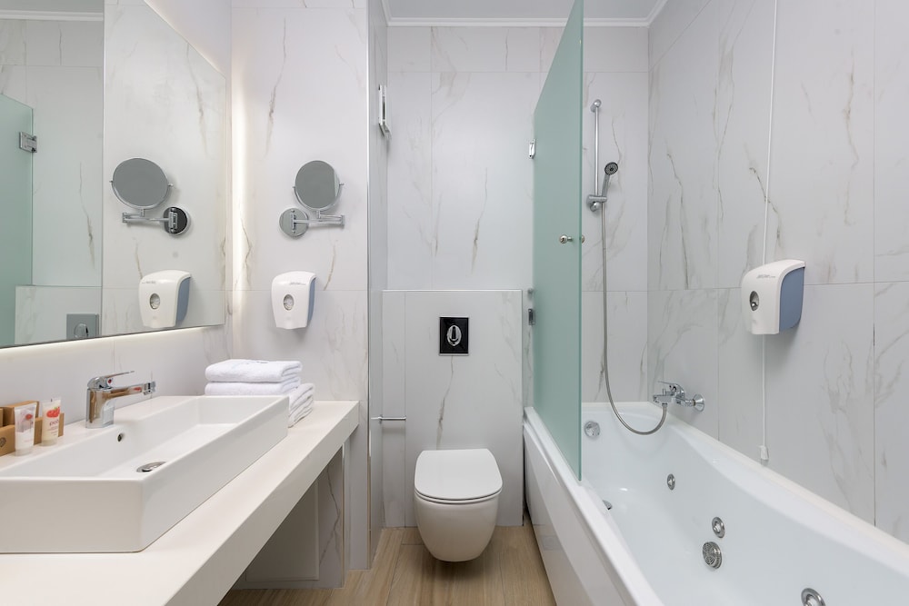 Deluxe Suite (with Sharing Pool) - Photo 6