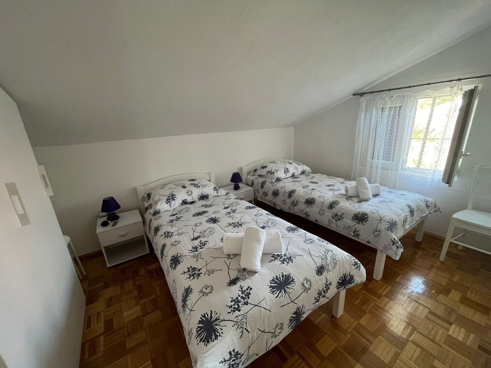 Apartment (Željko - affordable and with sea vie) photo 3