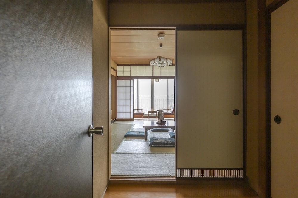 Japanese Room with Shared Washroom- Family, Smoking photo 3