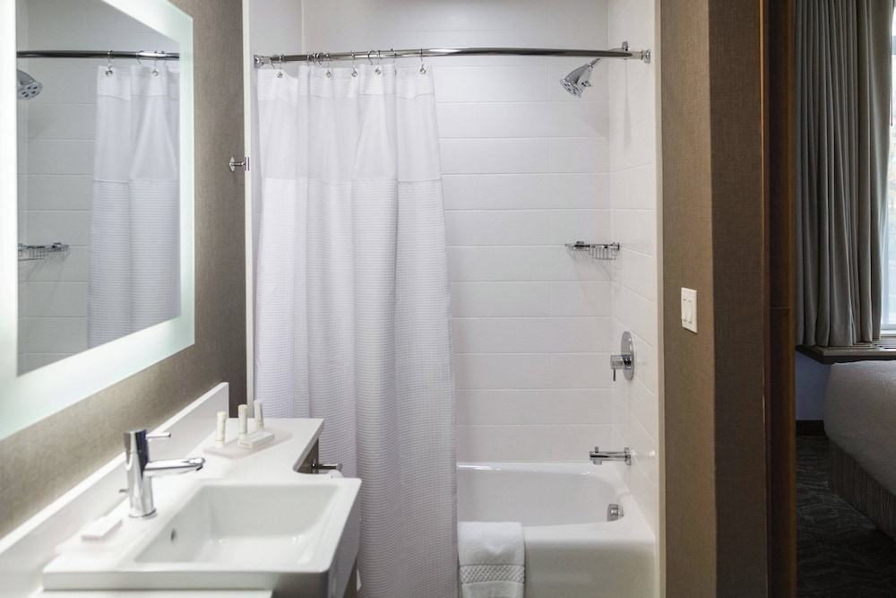 Studio, Multiple Beds (Mobility/Hearing Accessible, Tub) photo 2