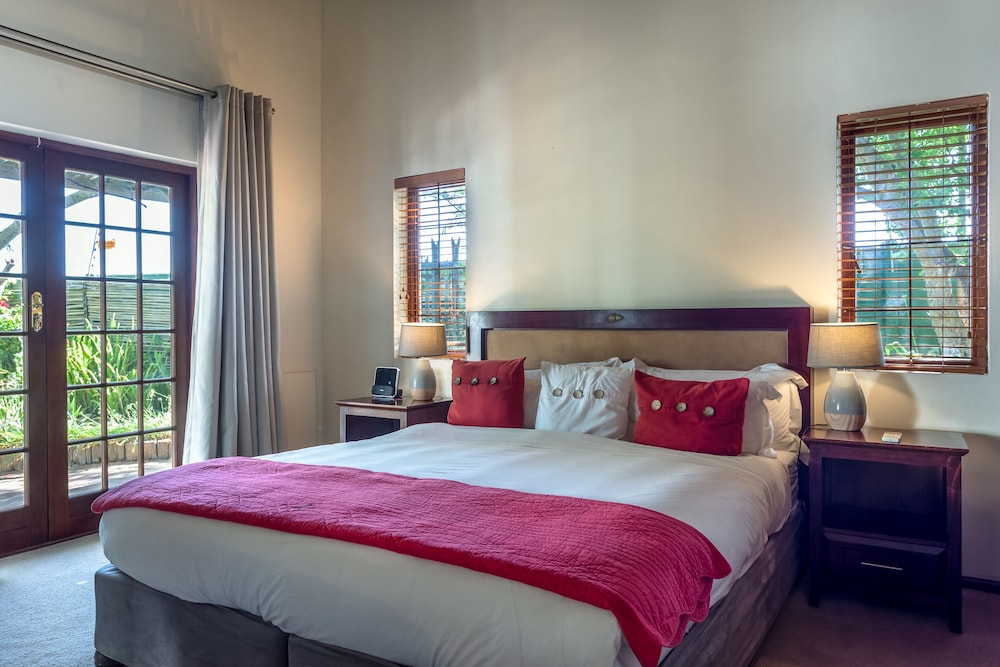 Honeymoon Suite, Multiple Beds - Photo 8