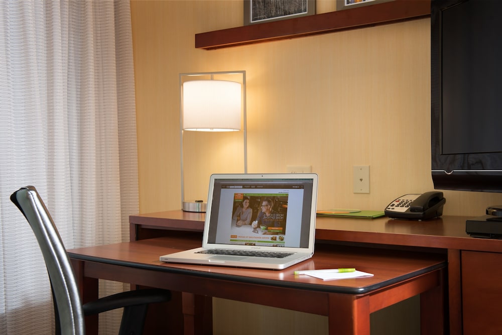 Suite, 1 Bedroom - Photo 2