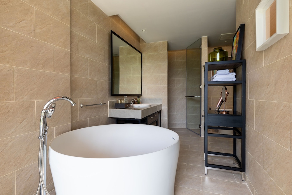 Mountain View Pool Suite - Photo 3