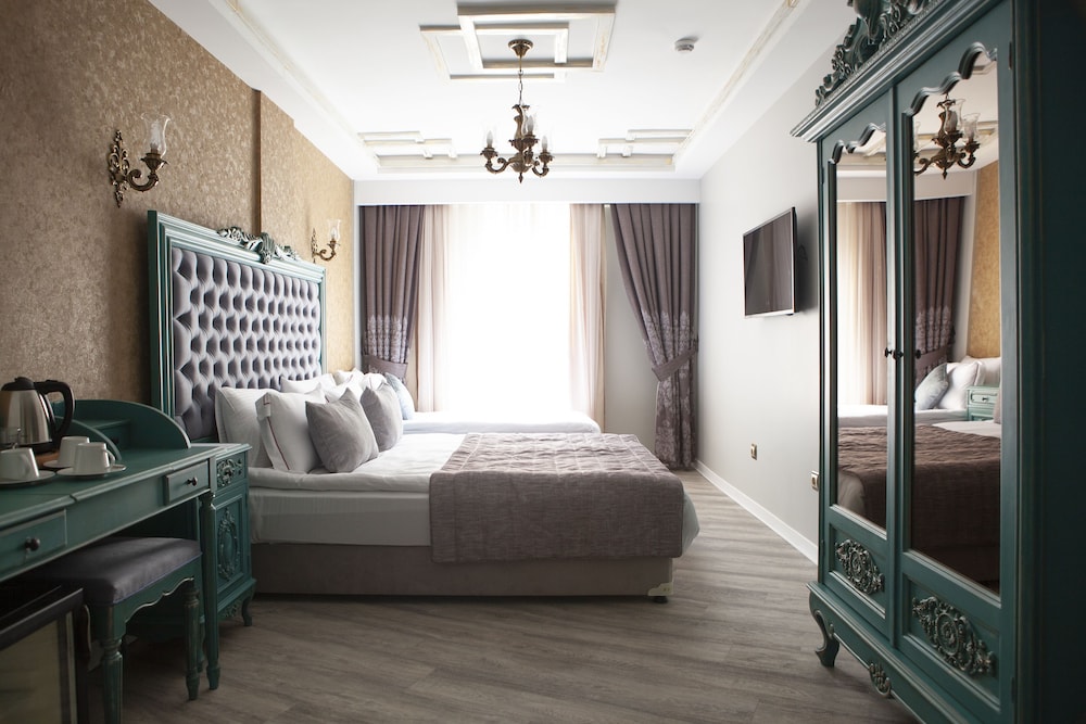 Family Triple Room, City View photo 2