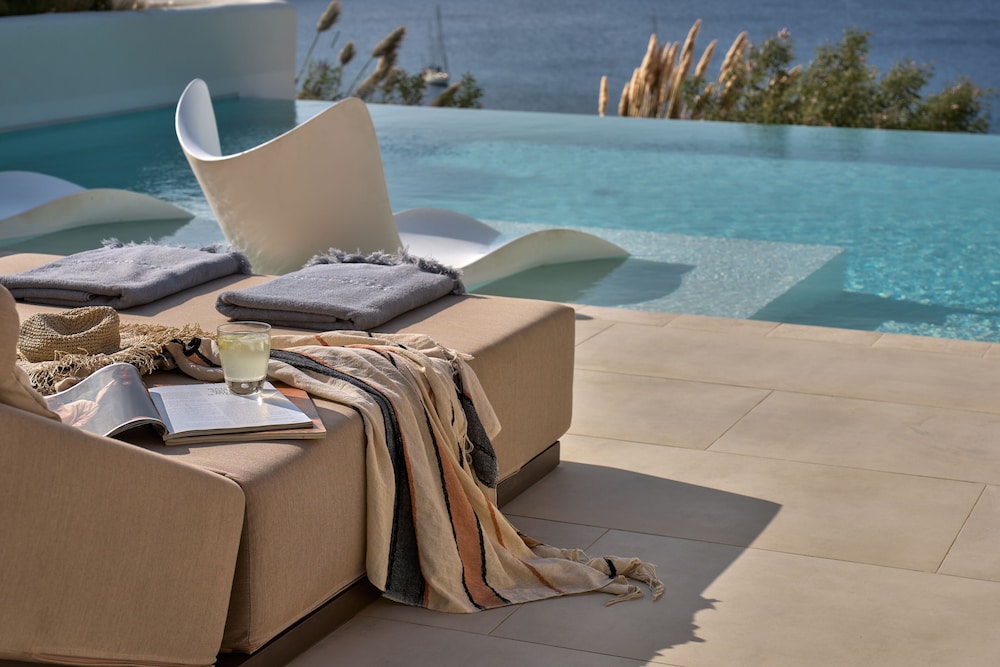 Panoramic Suite Chill Out Pool - Photo 4