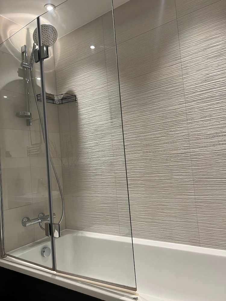 Modern 1-bed Apt in Harrow Near Heathrow Airport & Wembley, Bilde 12