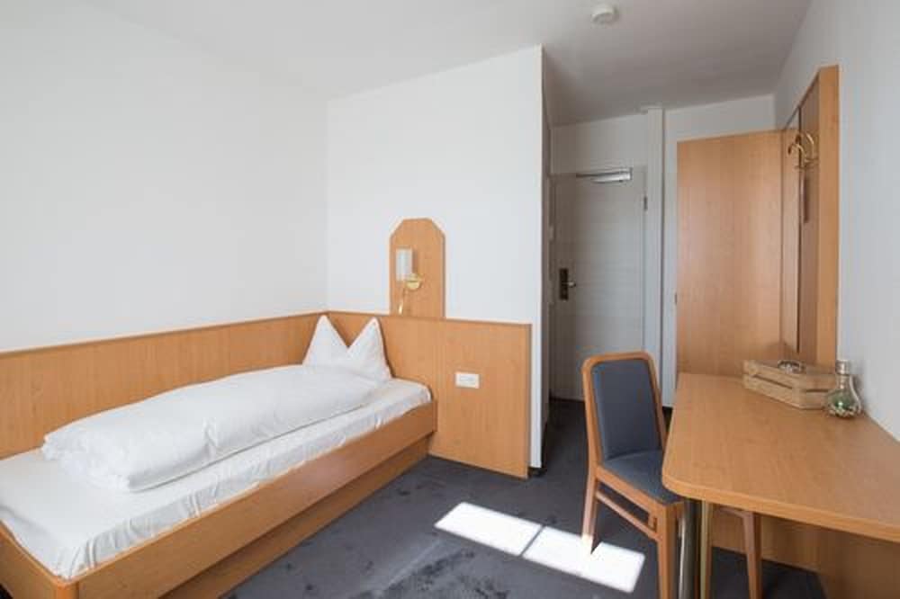 Single Room photo 3