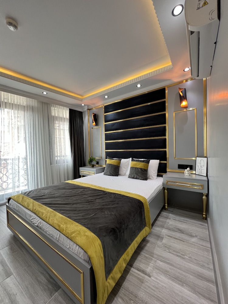 Deluxe Suite photo 2