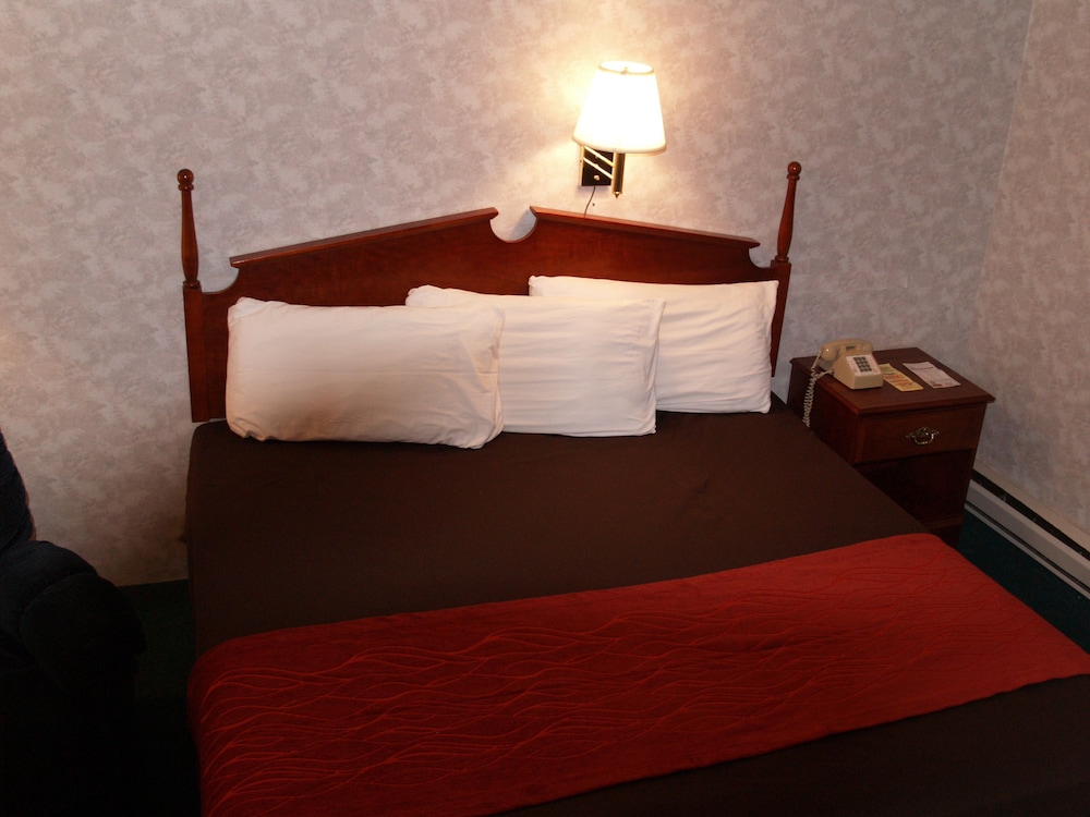 Suite, 3 Double Beds photo 1
