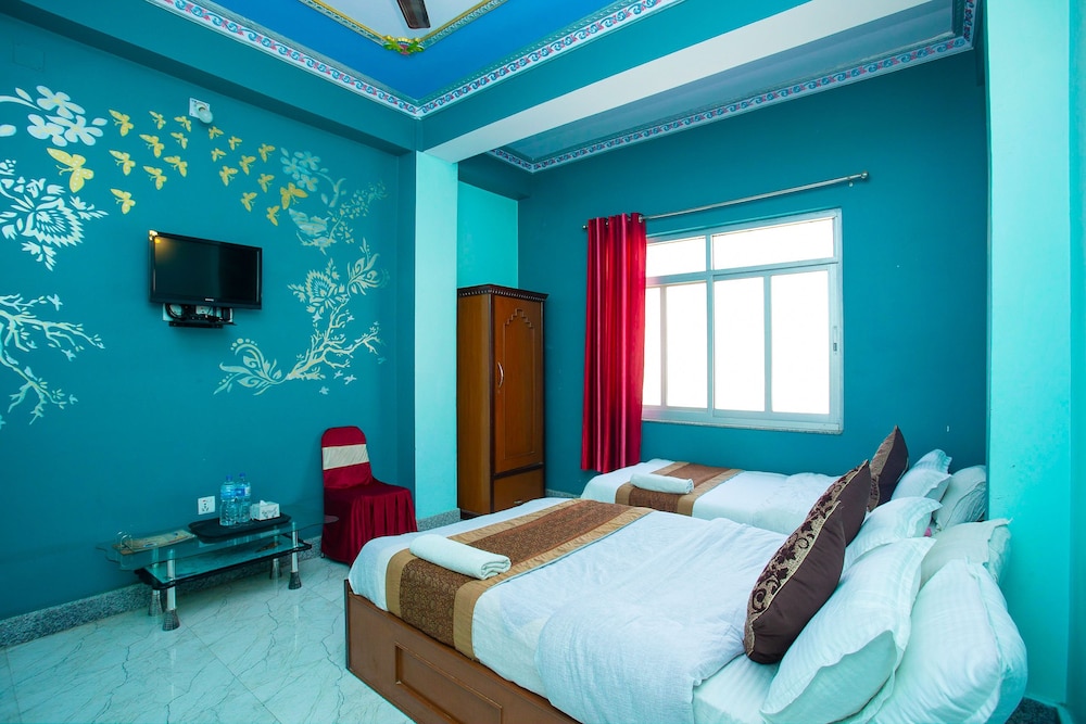 Standard Triple Room, 1 Bedroom, Hill View photo 1
