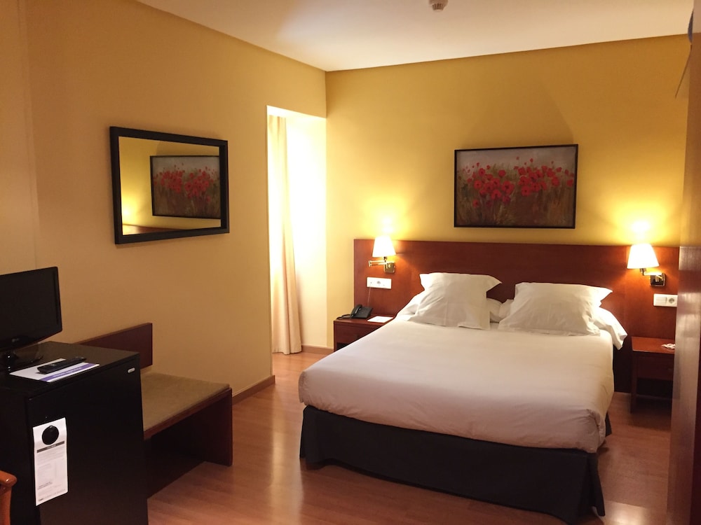 Room (3 adults Extra Bed) - Photo 1