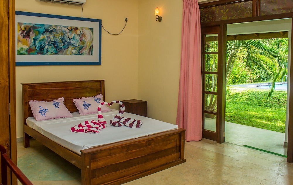 Luxury Triple Room, Pool View photo 2